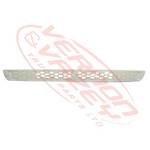 GRILLE - UPPER - MITSUBISHI FP50/FV50/HD EURO V 2008-